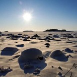 Вид на море солнечным зимним утром, снят с острова в заливе Санталахти г. Котка Фото: Niklas Sjöblom